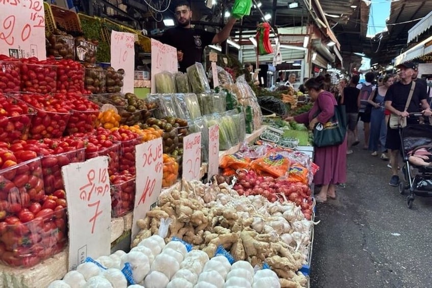 Market Food Tasting Tour at Shuk HaCarmel in Tel Aviv