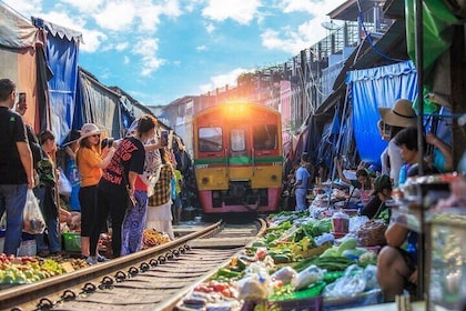 Damnoen Saduak Floating Market & Maeklong Railways From Bangkok