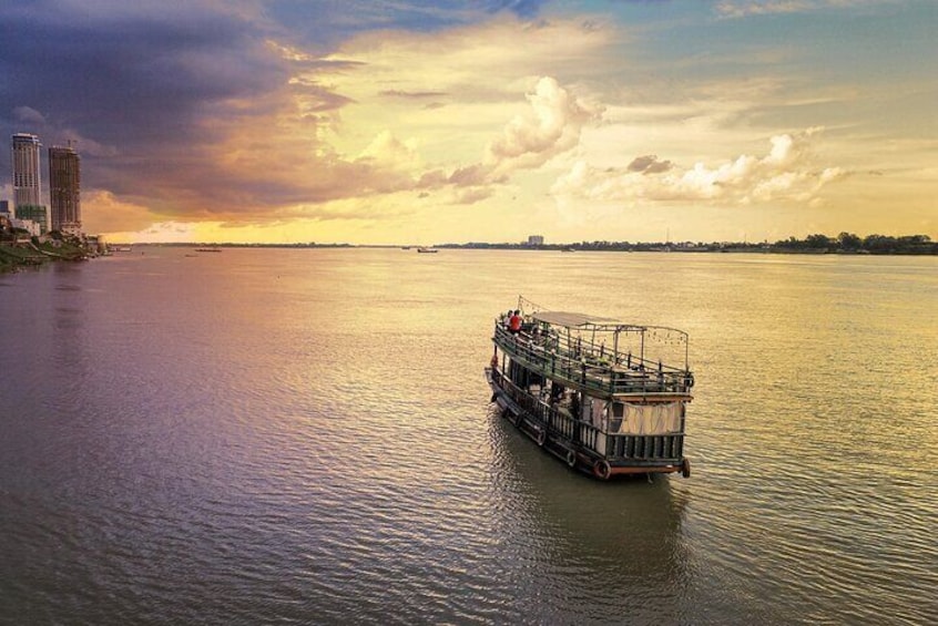 Phnom Penh Bike & Boat Sunset Tour