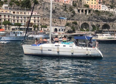 Da Salerno: gita in barca a vela di un'intera giornata in Costiera Amalfita...