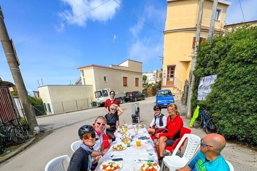 3-Hour Sorrento Coast Small Group Guided E-bike Tour with Pizza