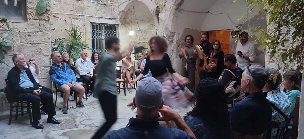 WINE TASTING AND TRADITIONAL DANCE