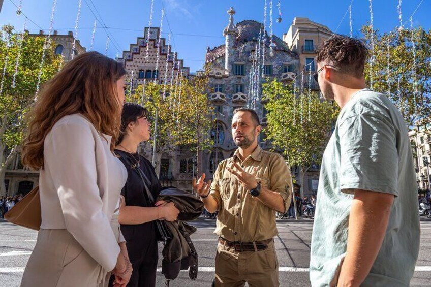 Gaudí Private Walk: Must-See Monuments & Hidden Gems of Modernism