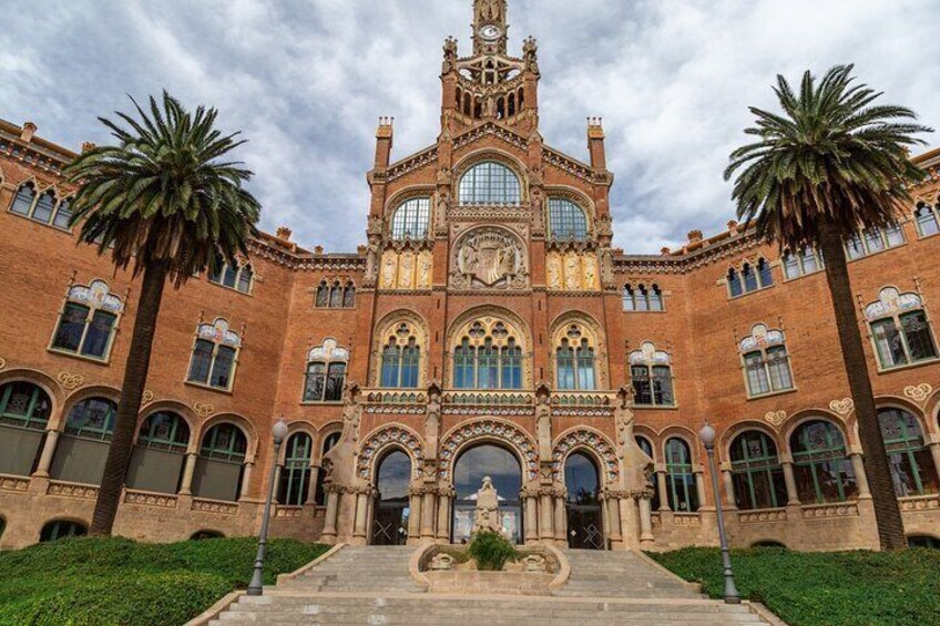 Gaudí Private Walk: Must-See Monuments & Hidden Gems of Modernism