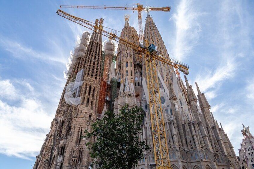 Gaudí Private Walk: Must-See Monuments & Hidden Gems of Modernism