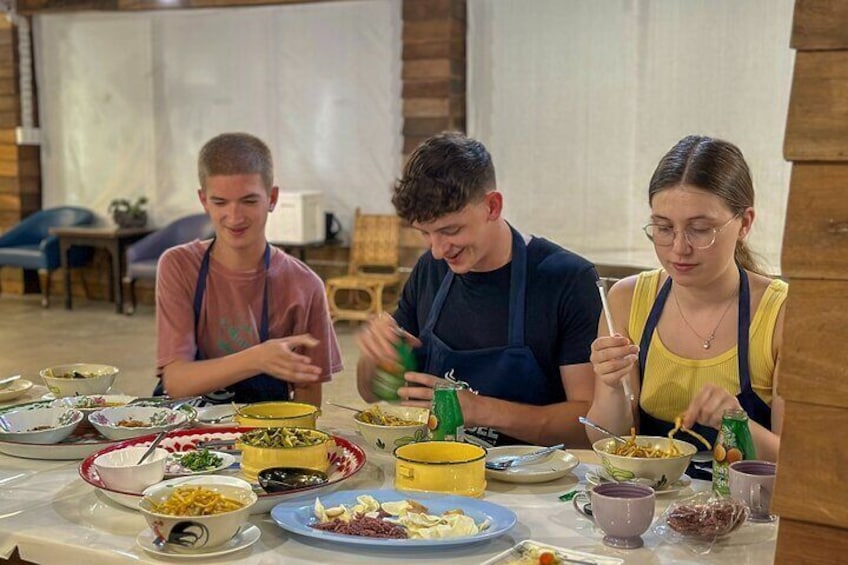 Northern Thai Cuisine Cooking Class in Chiangmai and Market Place