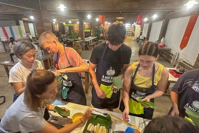 Northern Thai Cuisine Cooking Class in Chiangmai and Market Place