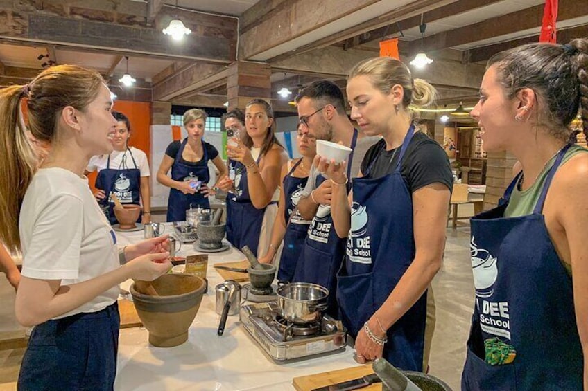 Northern Thai Cuisine Cooking Class in Chiangmai and Market Place