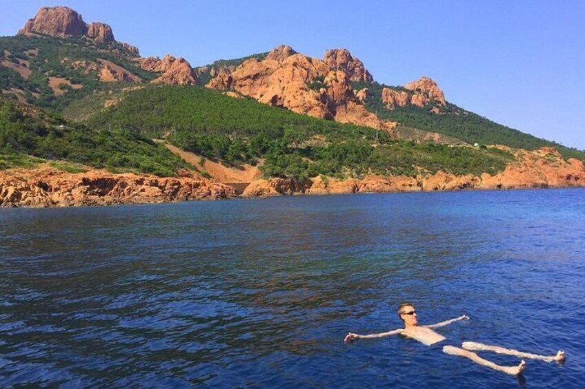 Departure from Fréjus: Estérel, Calanques and red rocks