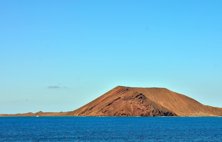 Fuerteventura 4x4 Tour and Lobos Island Catamaran Trip with Lunch