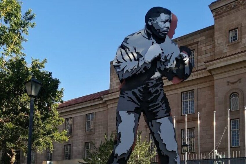 Shadow Boxer sculpture of Mandela.