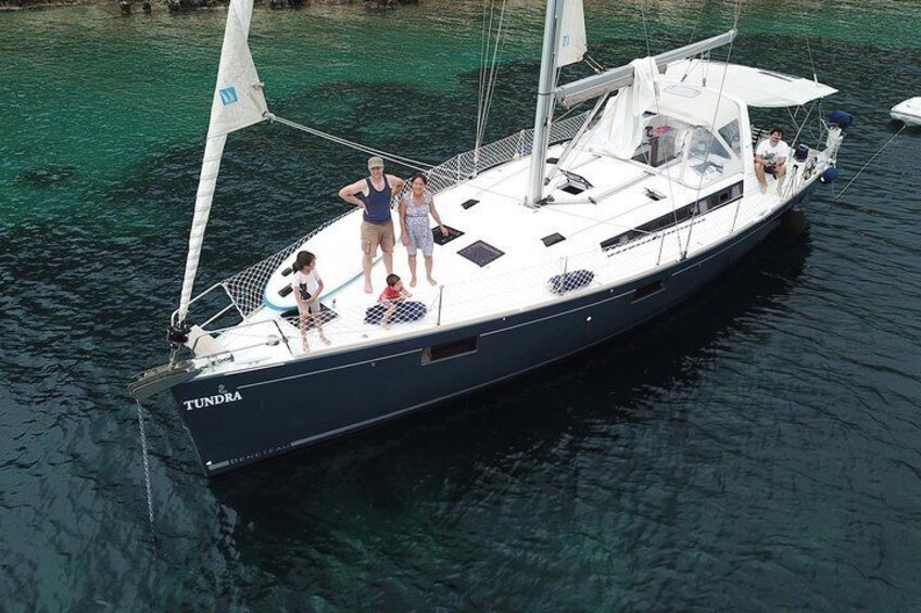 Happy family on board beneteau oceanis 48 sailing yacht