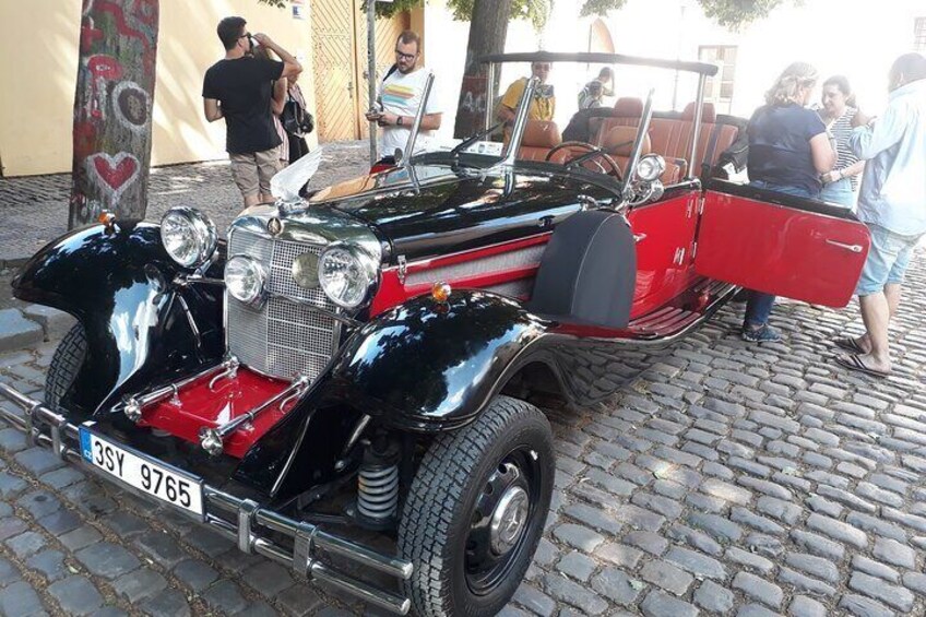 Vintage Cars Prague - Sightseeing Tour 90min / 1-6 pers.