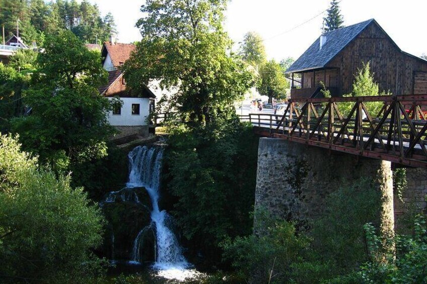 Must see PLITVICE LAKES & RASTOKE - the best tour from Zagreb