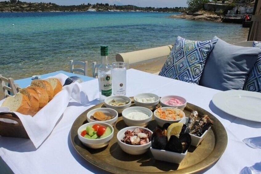 Lunch at a local fish restaurant in Ormos Panagias (not included in the price; payable on the spot)