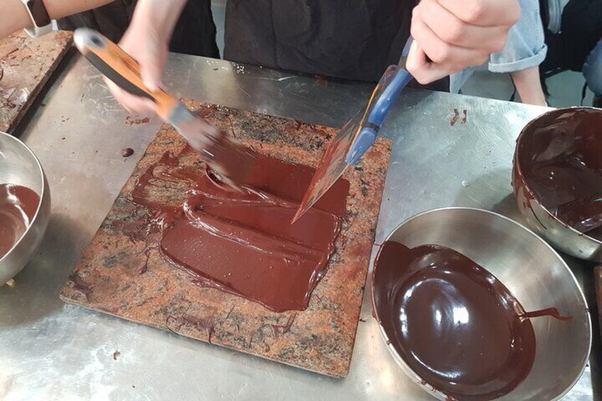 2-Hour Chocolate Bar Workshop in Paris
