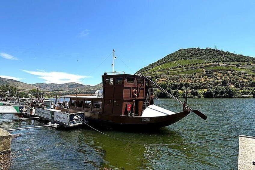 Porto: Douro Valley Tour with 2 Farms, lunch & boat trip