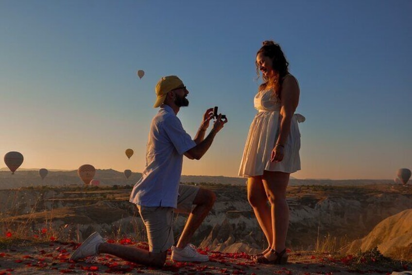 Sunrise Hot Air Balloon Watching Tour with Photographer at Göreme