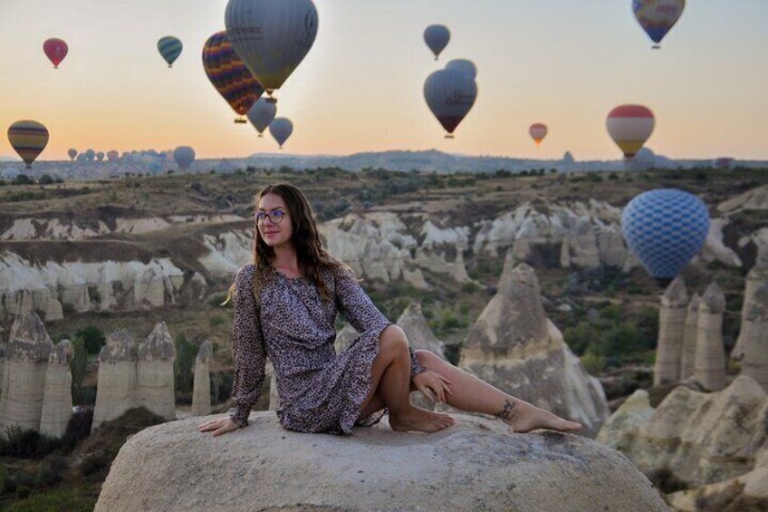 Sunrise Hot Air Balloon Watching Tour with Photographer at Göreme