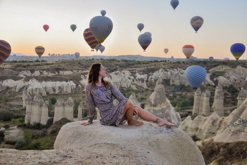 Sunrise Hot Air Balloon Watching Tour with Photographer at Göreme