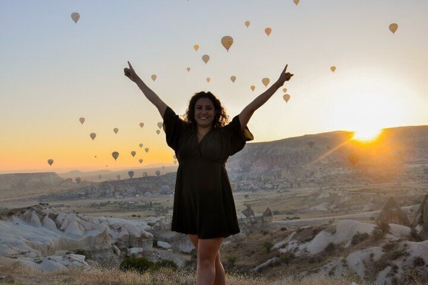 Sunrise Hot Air Balloon Watching Tour with Photographer at Göreme