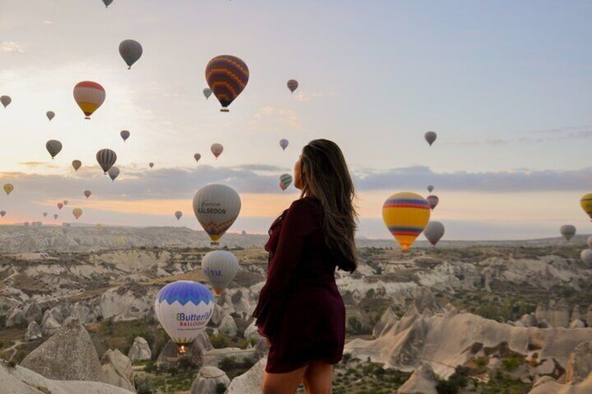 Sunrise Hot Air Balloon Watching Tour with Photographer at Göreme