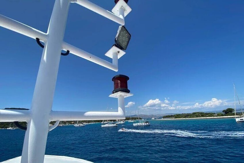 Full Day Boat Tour, Blue Lagoon and Šolta with lunch&drinks
