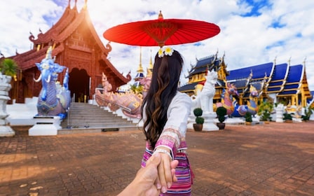 Chiang Mai: Halvdag med thailändsk kostym och caféhopping