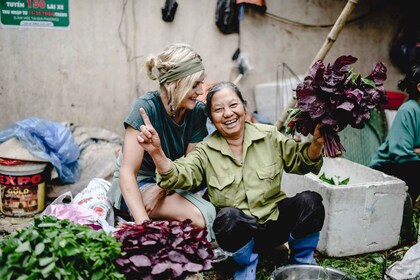 Visita a la granja de Hanoi y clase de cocina con una familia local