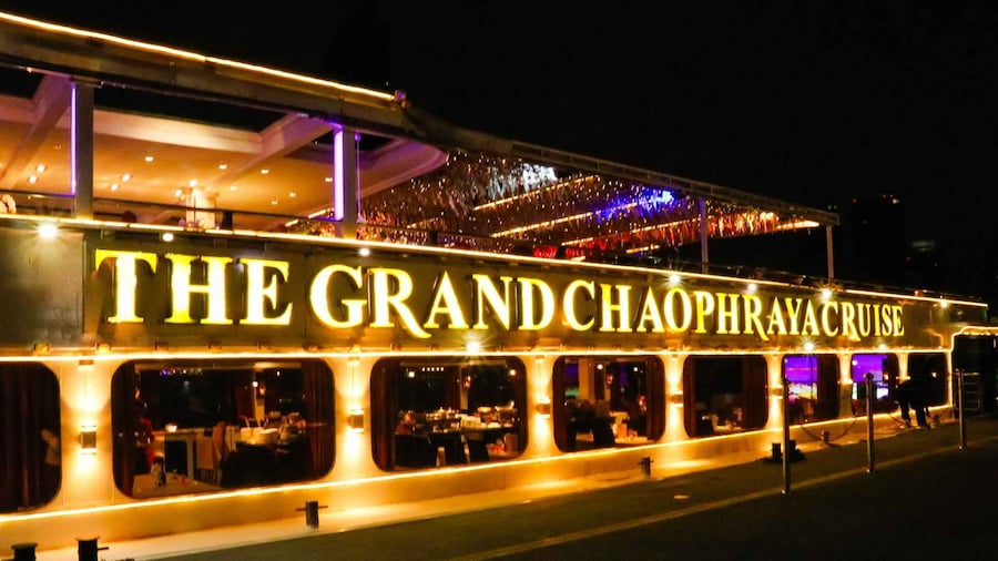 Bangkok: Grand Chao Phraya Dinner Cruise with Live Show