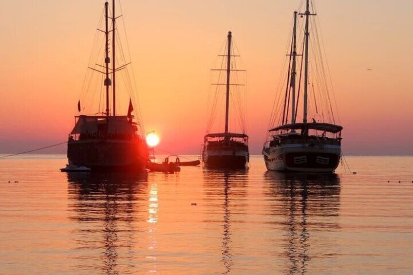 Alanya Sunset Pirate Boat Full-Day Tour with BBQ Dinner