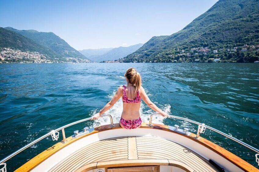 2H Private cruise on typical Italian wooden boat Lake Como