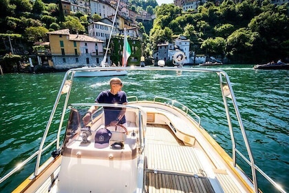 2H Private Cruise on a beautiful wooden speedboat on Lake Como