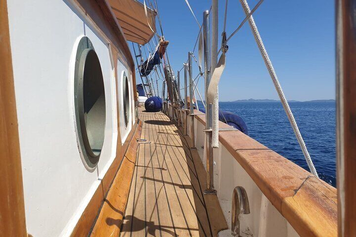 Zadar Private Authentic Wooden Boat tour with unlimited champagne