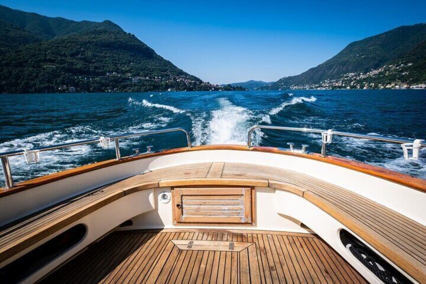 1H Private Cruise on Typical Italian Wooden Boat Lake Como