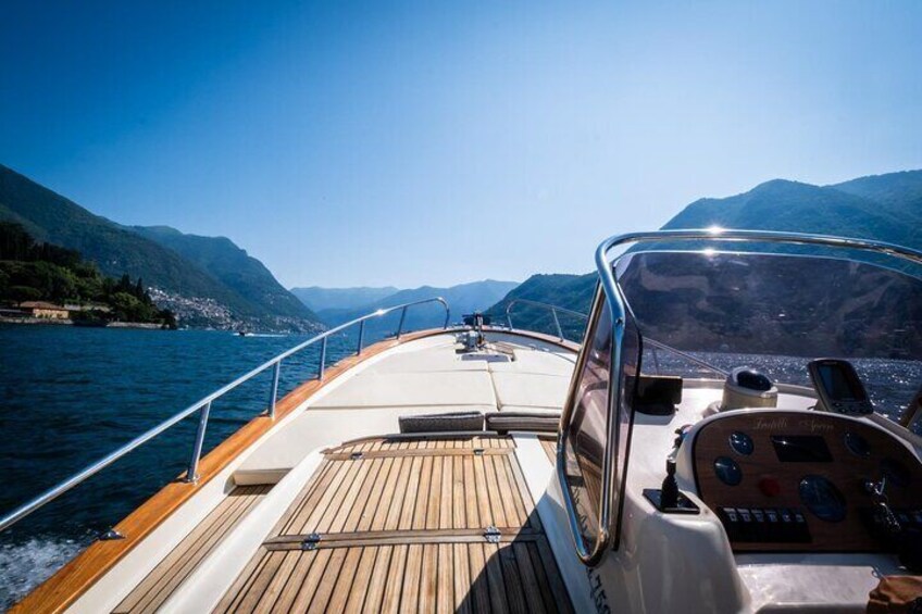 1H Private Cruise on Typical Italian Wooden Boat Lake Como