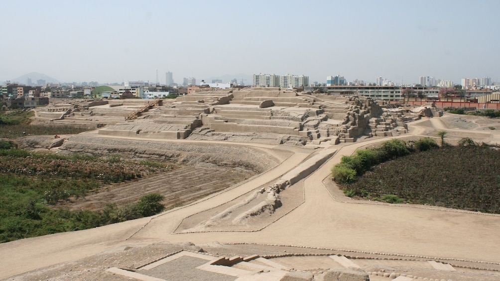 Tour to Huaca Pucllana and Huaca Mateo Salado