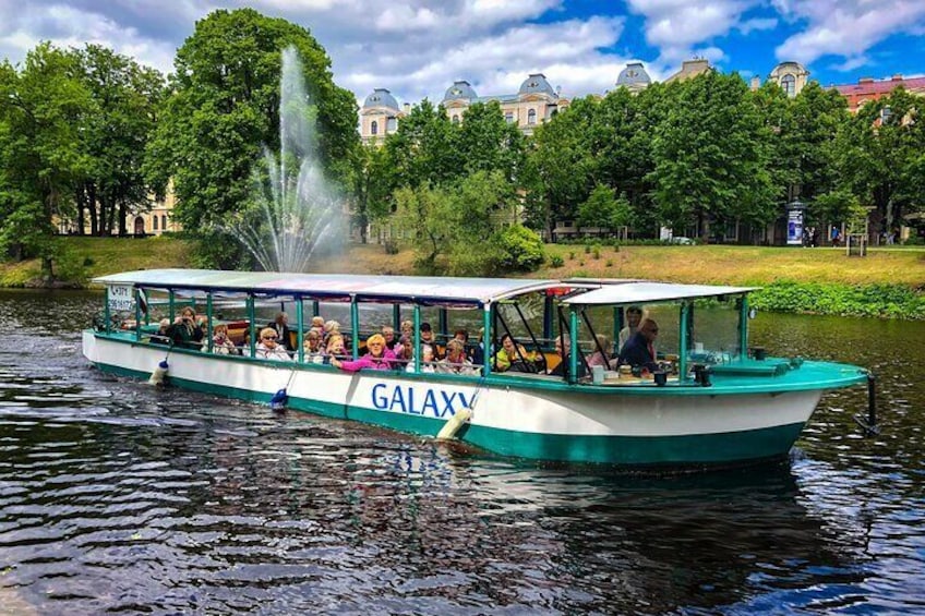 Guided tours in groups up to 40 passengers