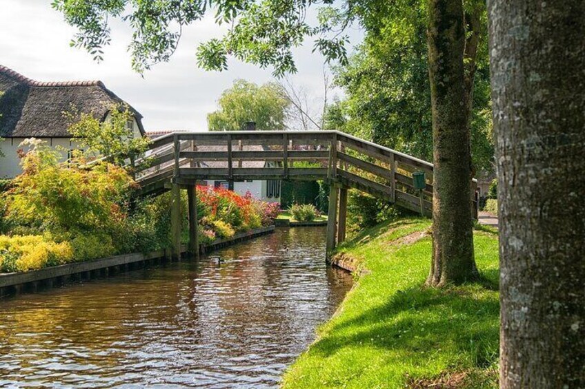 Luxury VIP private Sightseeing Tour to Giethoorn from Amsterdam