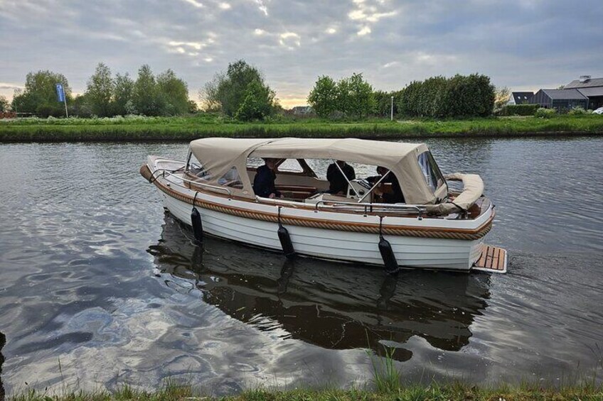 Luxury VIP private Sightseeing Tour to Giethoorn from Amsterdam