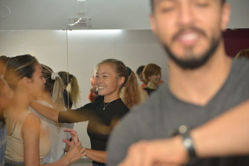 Class to Learn to Dance Latin Rhythms from 0 in Medellin