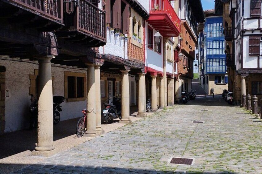 Guided Tapas Tour Hondarribia from Hendaye with Food and Drinks