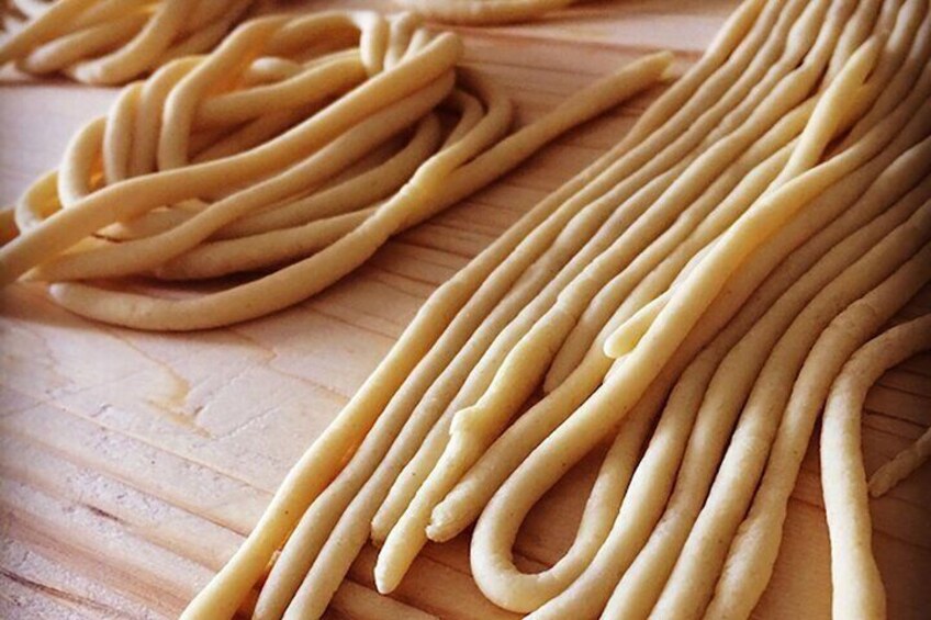 Fresh pasta with a view of Monferrato near Asti