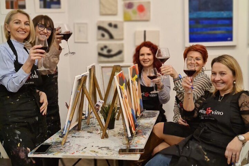 Teambuilding with quality wine and painting sounds like a perfect idea!
