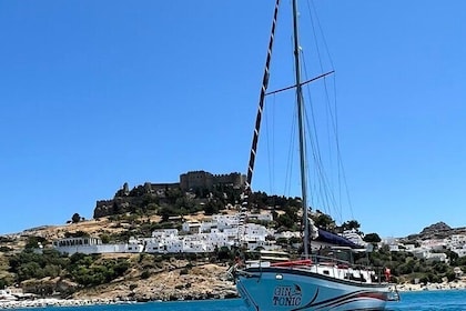 Private Full-Day Boat Trip in Greece with Food and Drinks