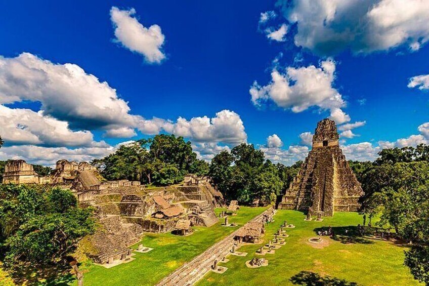 Main plaza Tikal.