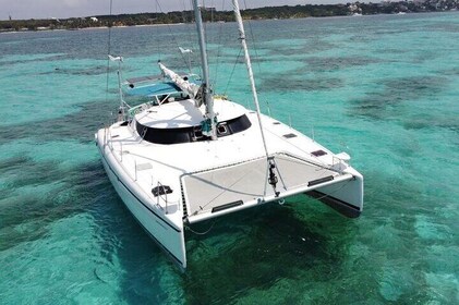Alquiler privado de catamarán de 7 horas / 46 pies desde Cancún a Isla Muje...