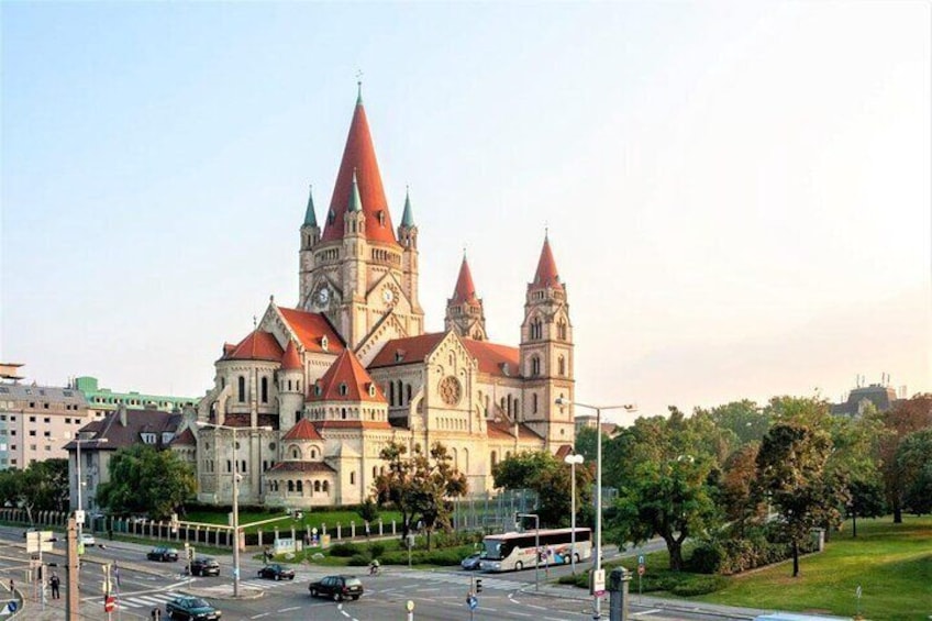 Luxury Full-Day Tour of Vienna & Bratislava From Budapest