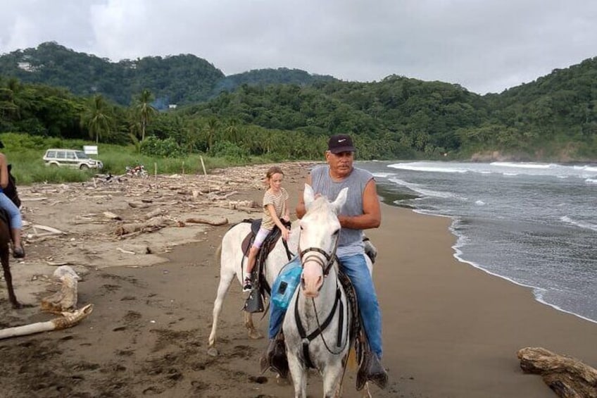 1 1/2 hours Tour Horseback Riding and Visiting the Beach