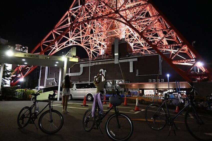 2-Hour Tokyo Night Small Group Guided Cycling Tour